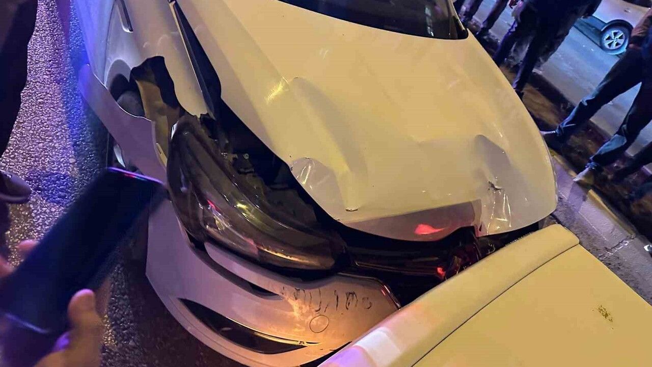 Kızıltepe'de Maddi Hasarlı Trafik Kazası — 01 ATH 604 ve 33 AJK 682