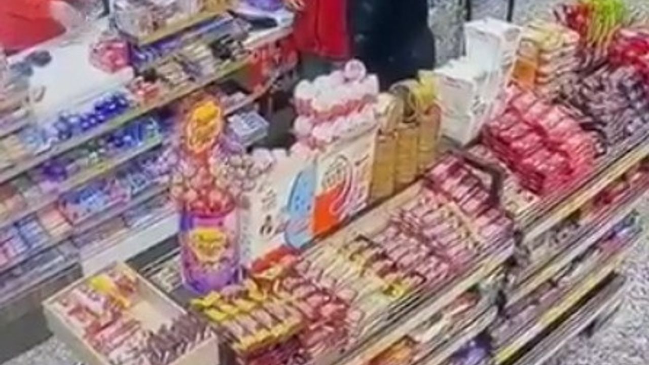 Kocaeli'de Alkollü Müşteri Benzinlik Çalışanını Darbetti — O Anlar Kamerada