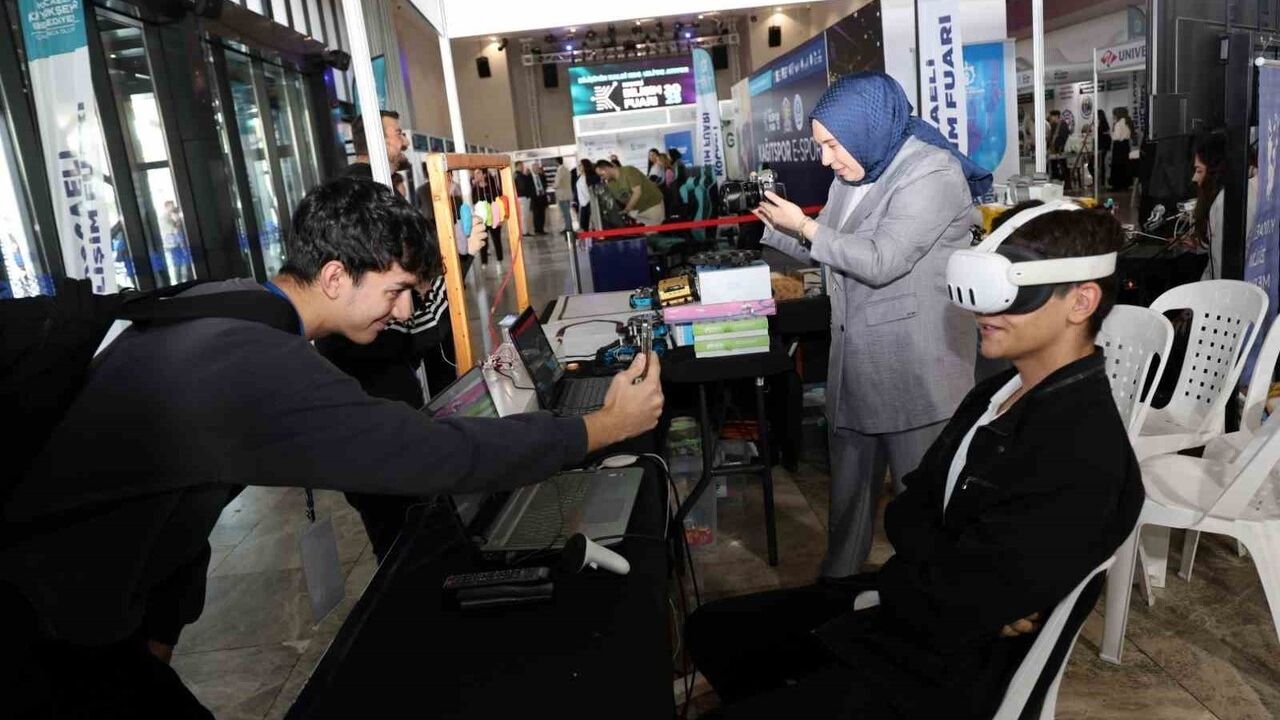 Kocaeli'de Bilişim Fuarı: Stantlara 7'den 70'e Yoğun İlgi