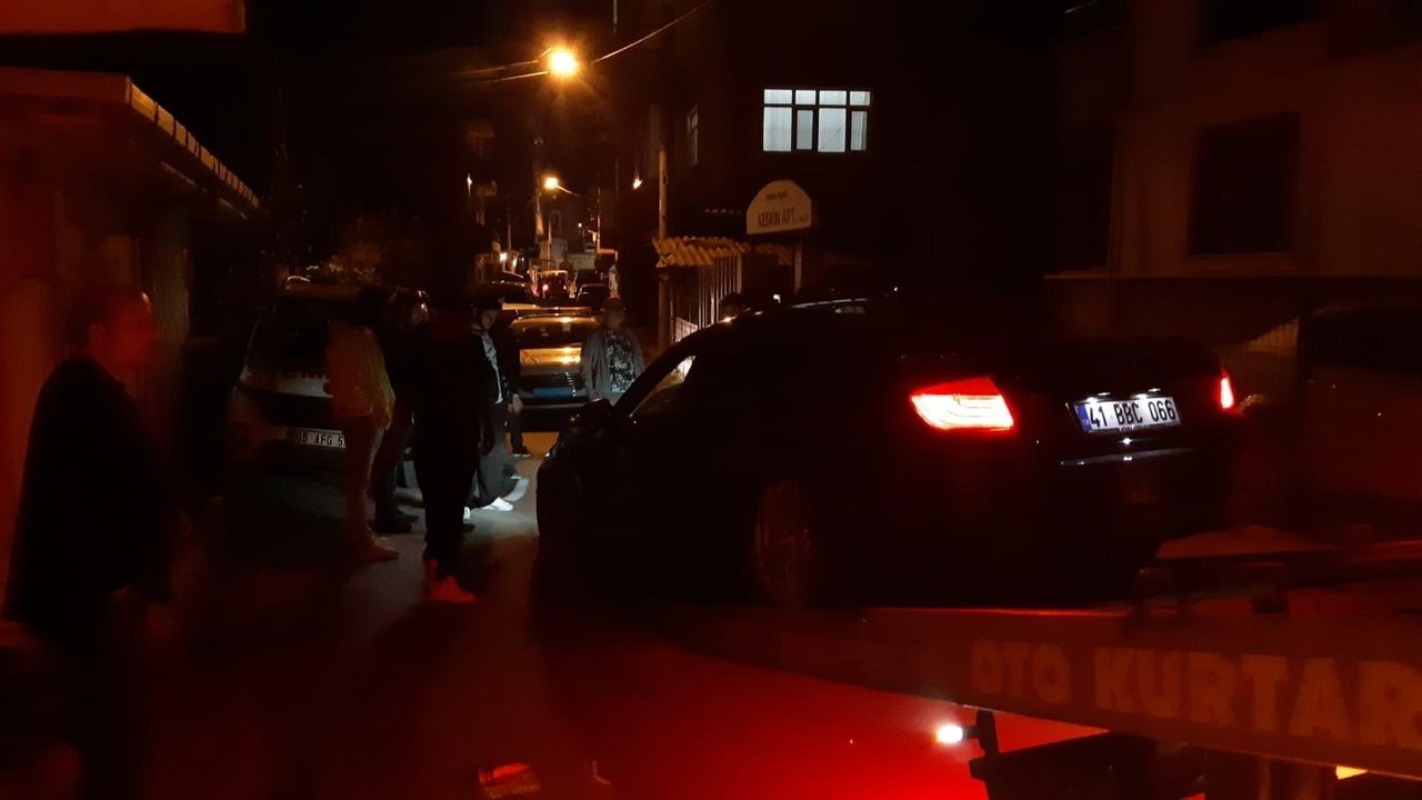 Kocaeli'de Kıskançlık Dehşeti: Eski Eşi ve Sevgilisi Bıçaklandı