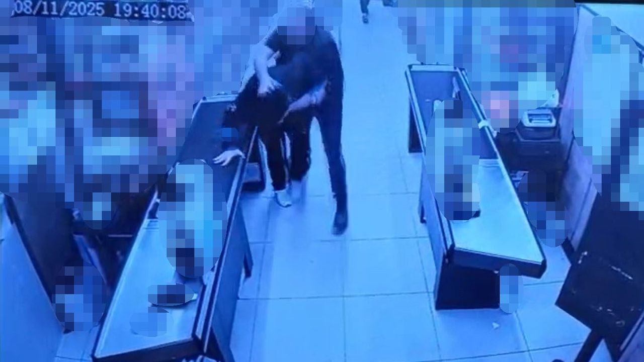 Kocaeli'de Market Tartışması Büyüdü: 'Şeker Dökme' Uyarısı Kasiyeri Darp Ettirdi