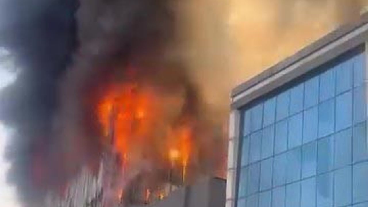 Kocaeli Dilovası'nda İş Yeri Yangını — Çok Sayıda Ekip Sevk Edildi