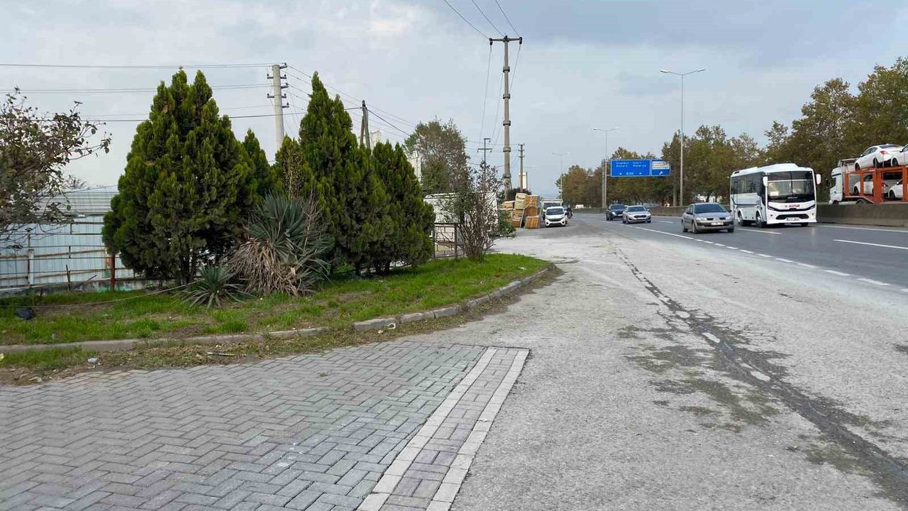 Kocaeli İzmit'te Kontrolden Çıkan Otomobil: 1 Ölü, 3 Yaralı