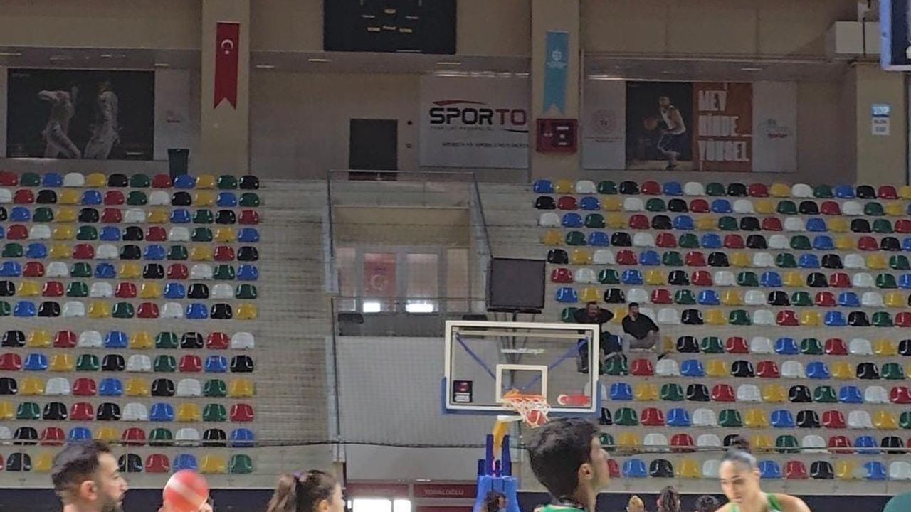 Kocaeli Kadın Basketbol - Dardanel Çanakkale: Maç Yaklaşık Yarım Saat Durdu, Skorboard Arızalandı