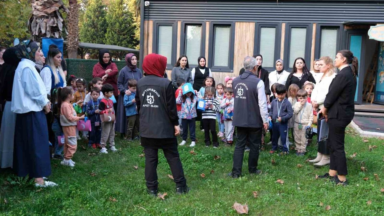 Kocaeli Lokomotif Çocuk Köyü'nde Afet Farkındalık: Deprem Çantası ve 'Çök-Kapan-Tutun' Eğitimi