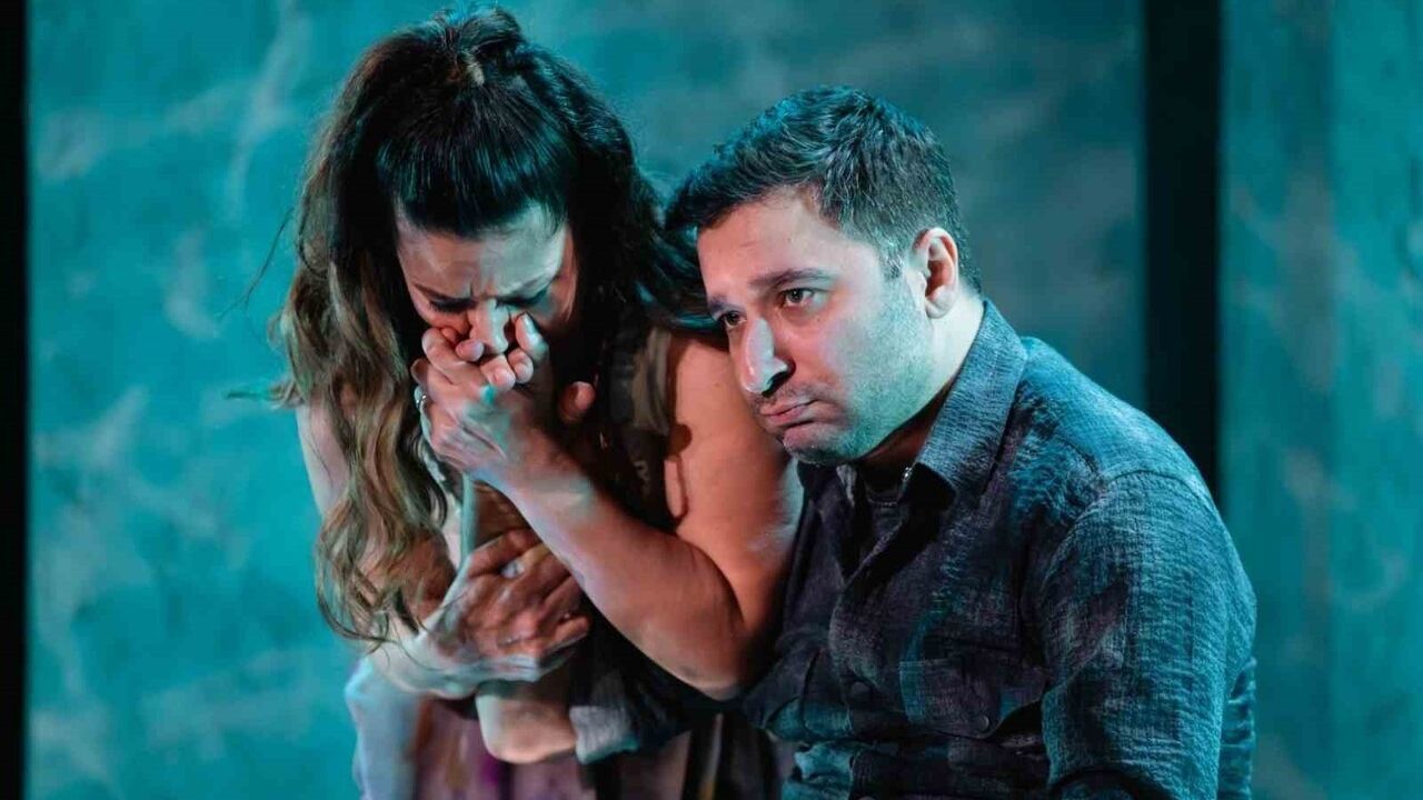 Kocaeli Şehir Tiyatroları'ndan 'Unutmak' — Hafıza, Aşk ve Zaman Sahneye Taşındı