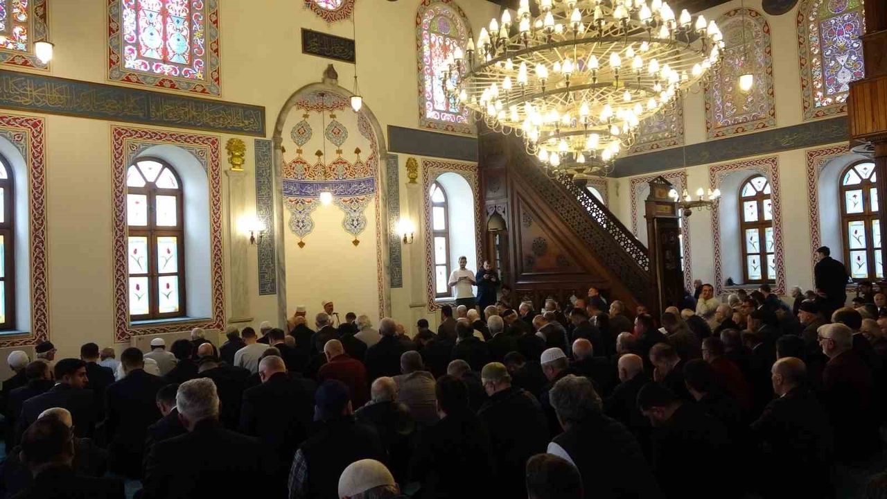 Kocaeli Valisi Aktaş, 10 Kasım'da İzmit Fevziye Camii'nde Mevlide Katıldı