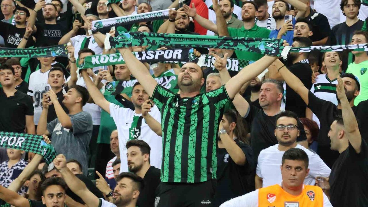 Kocaelispor'dan kombine sahiplerine çağrı: 'Gelmeyecekseniz biletinizi kulübe devredin'