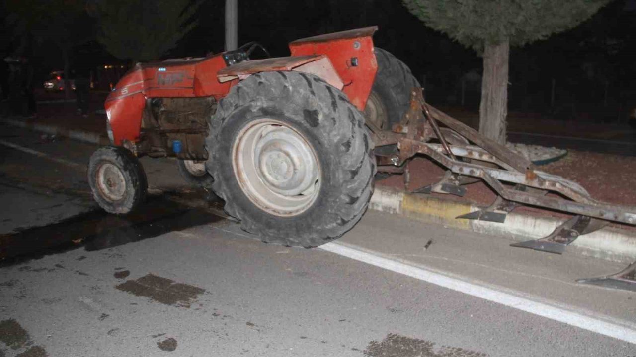 Konya Beyşehir'de Traktör-Otomobil Çarpışması: 1'i Ağır, 2 Yaralı