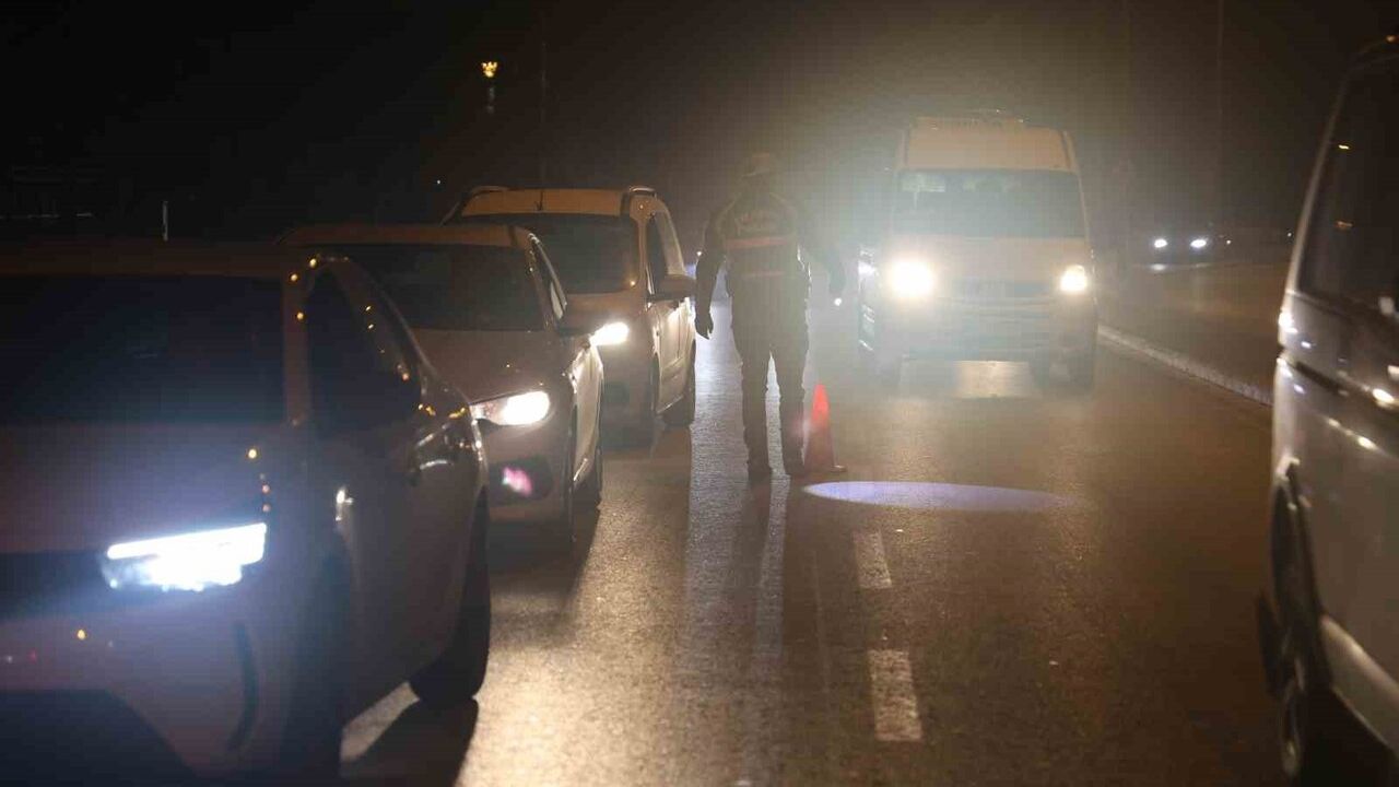 Konya'da Alkollü Aday Sürücü 15 Kilometre Sonra Yakalandı: Ehliyet İptali ve 37 bin 354 lira Ceza