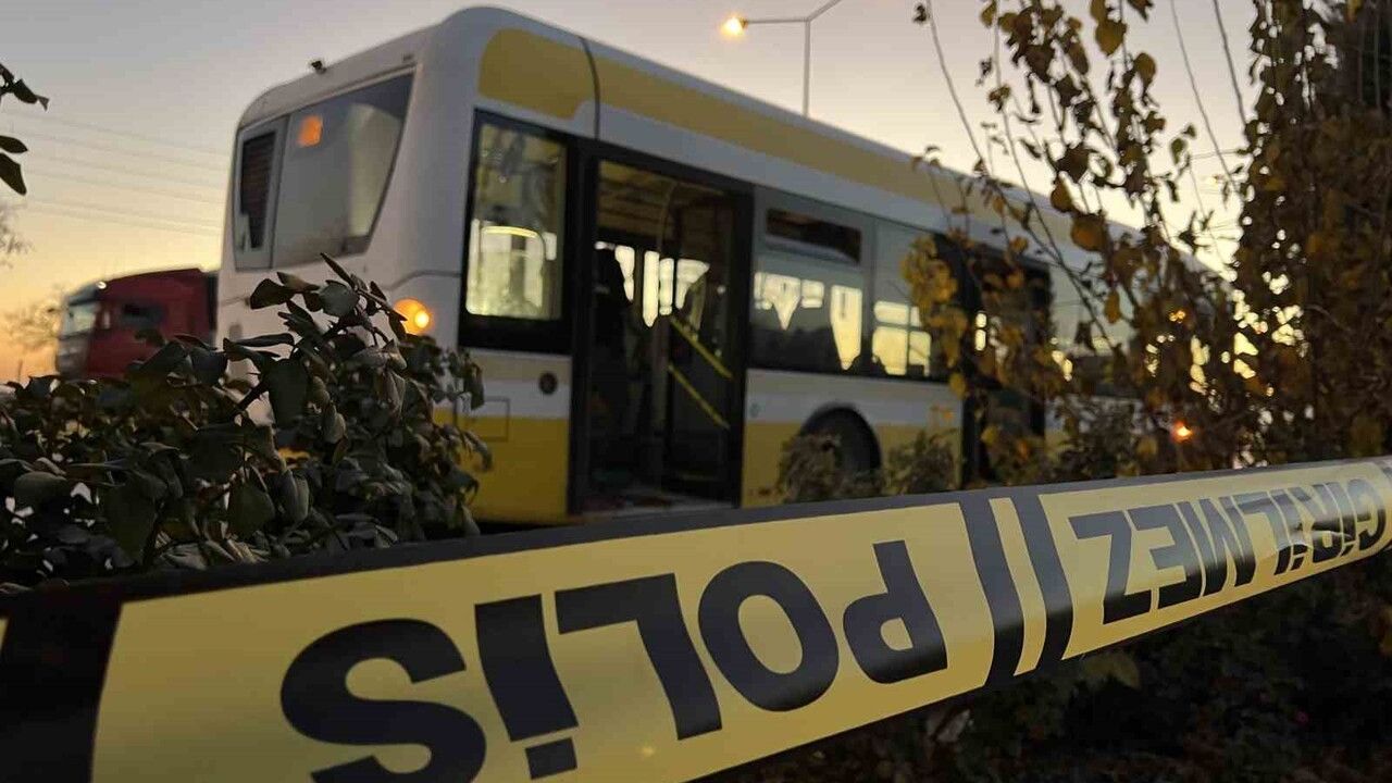 Konya'da Belediye Otobüsünde Bıçaklı Kavga: 21 Yaşındaki Genç Ağır Yaralandı