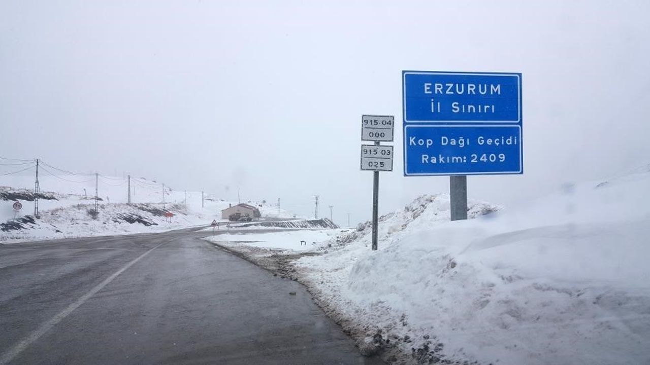 Kop Dağı'nda Kar Yağışı Etkisini Sürdürüyor — Bayburt-Erzurum Yolu