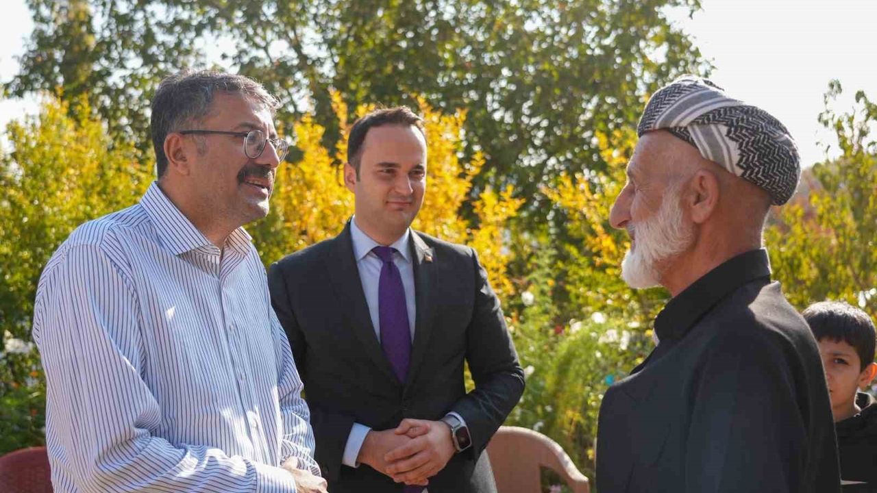 Korgeneral Zorlu Topaloğlu, Gazi Ahmet Kurt’u Ulaşan Köyü’nde Ziyaret Etti