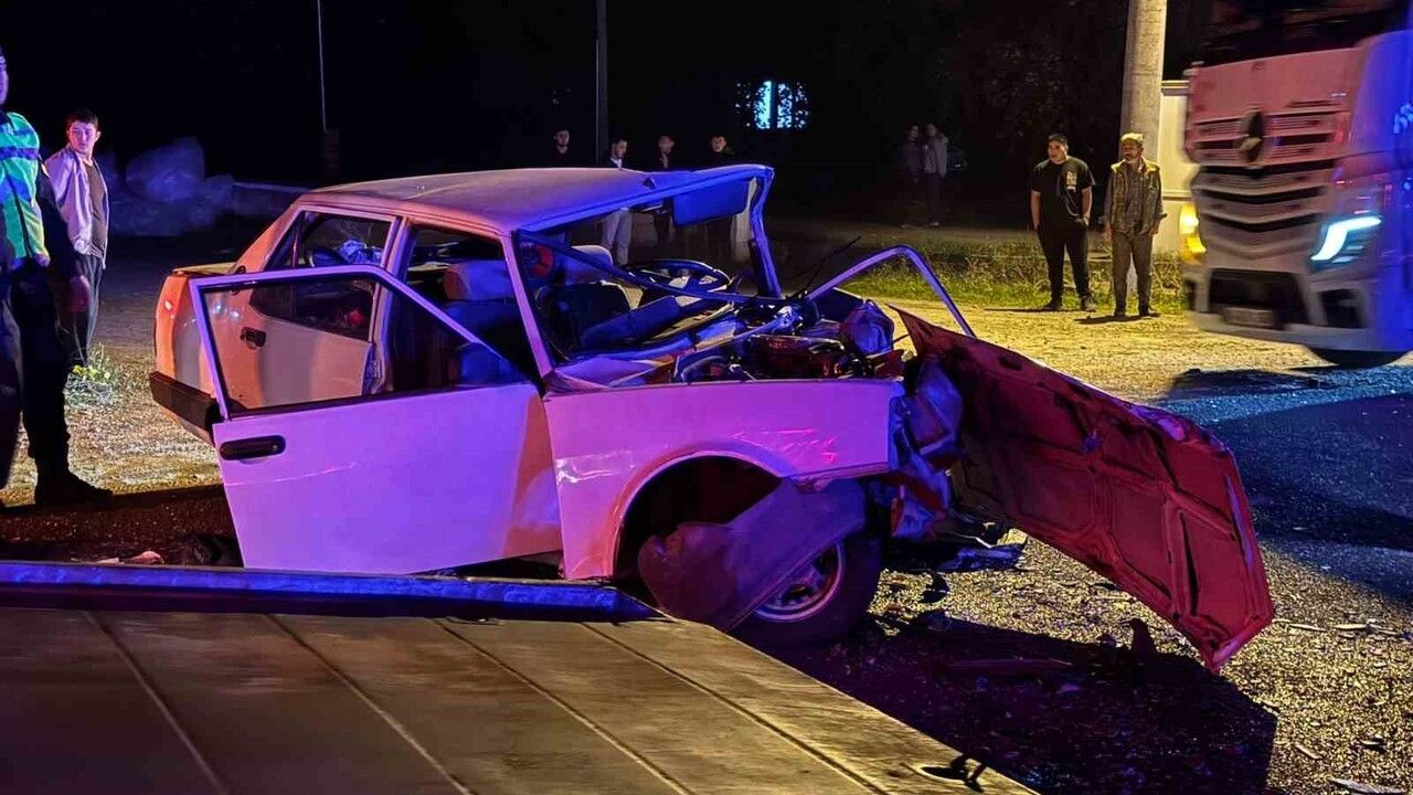 Köyceğiz'de İki Tofaş Kafa Kafaya Çarpıştı: 2'si Ağır 3 Yaralı