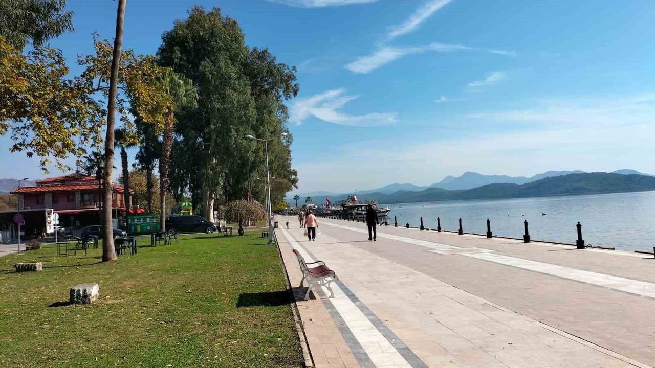 Köyceğiz'te Yazdan Kalma Günler: Hava 28 Dereceye Çıktı