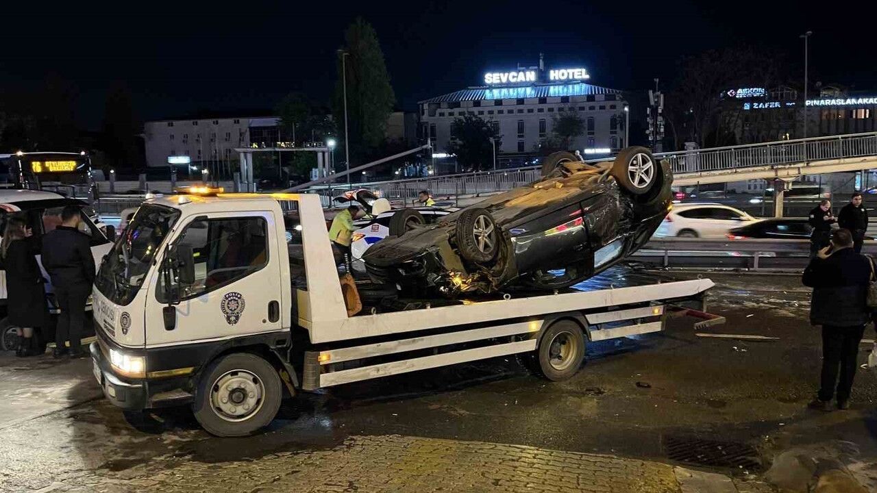 Küçükçekmece E5’te zincirleme kaza: 3 yaralı