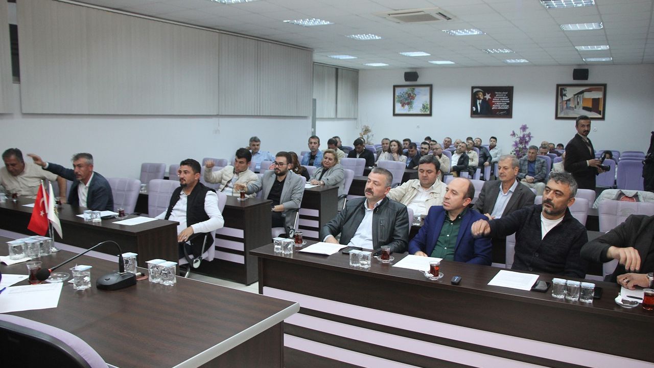 Kula Belediyesi'nde Kira Borcu İçin 'Kesin Tahliye' Maddesi Reddedildi