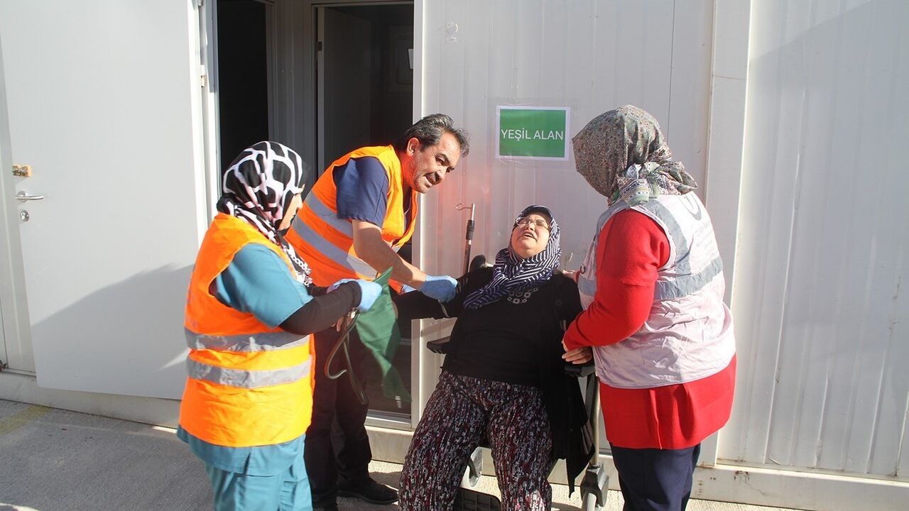 Kula Devlet Hastanesi'nde Gerçeğini Aratmayan Deprem Tatbikatı