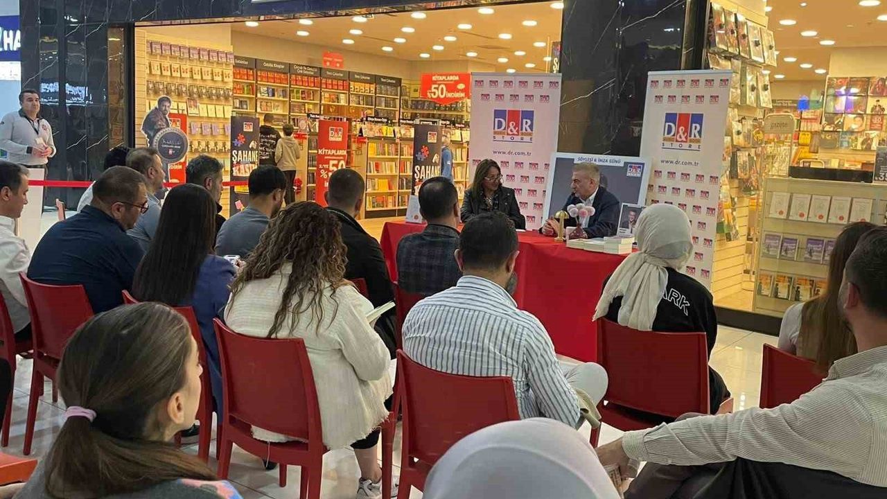 Kürşat Başar Mardian Mall'de Okurlarıyla Buluştu