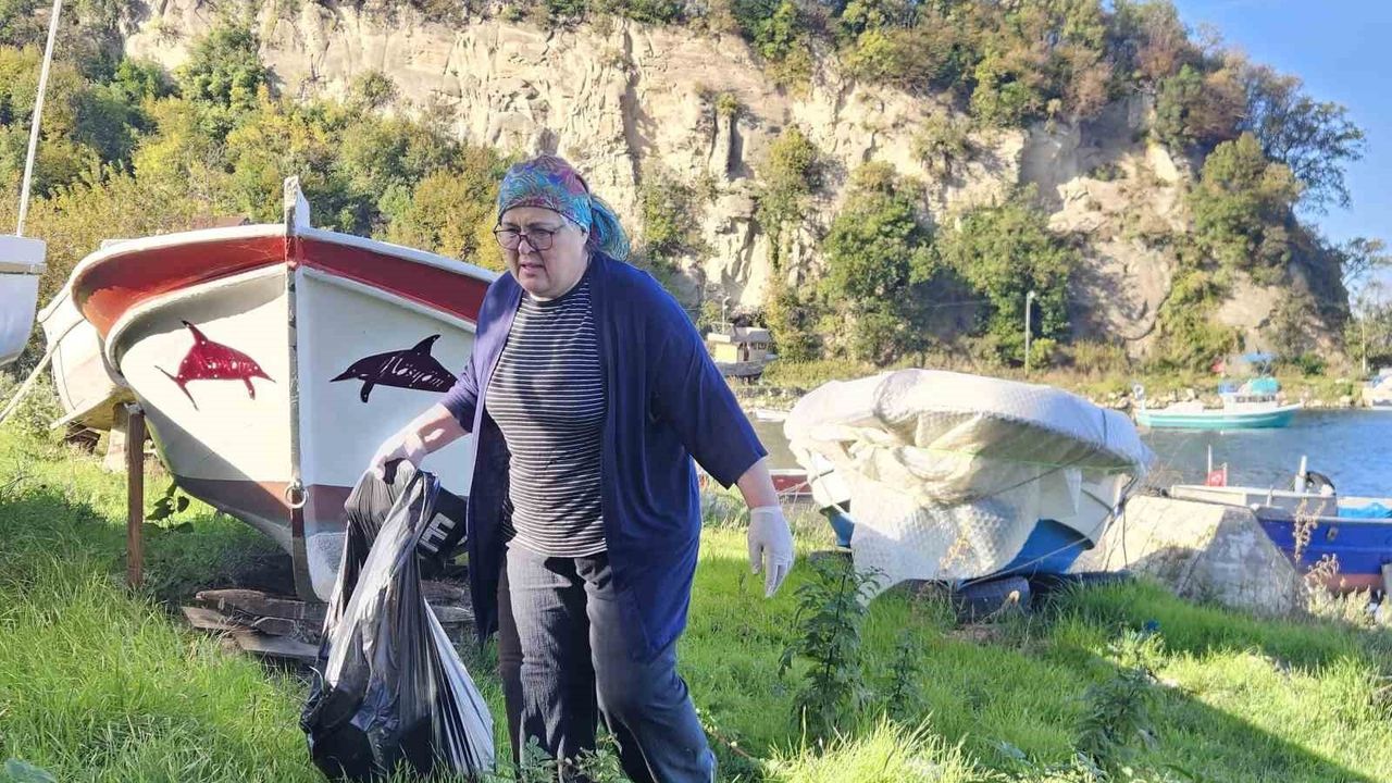 Kurucaşile Tekkeönü'nde Çöp Toplama Etkinliği: 2 Saatte 30 Poşet Toplandı