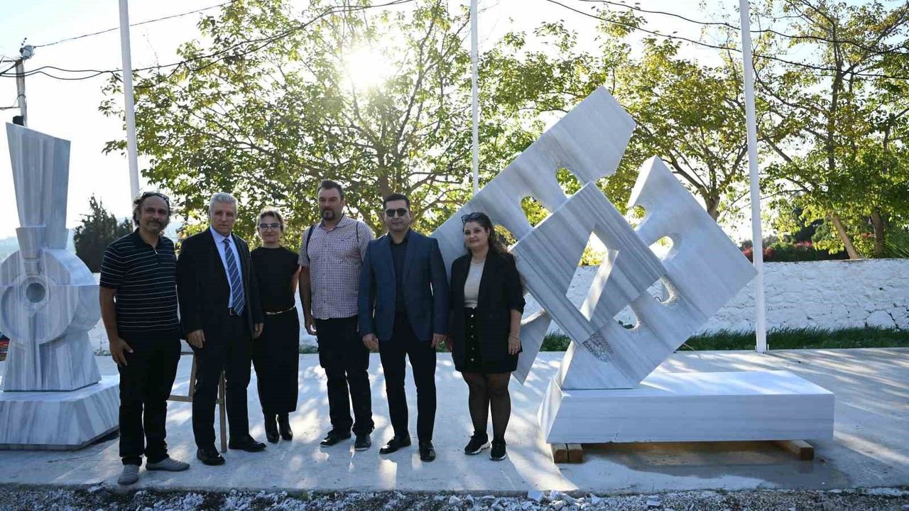 Kuşadası’nda 5. Neopolis Heykel Sempozyumu: 30 Ton Mermer 'Adalet' İçin Yontuldu
