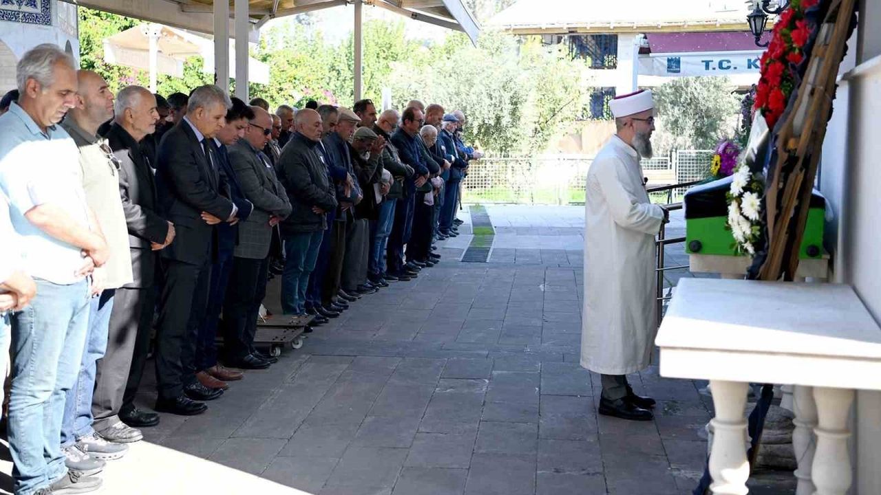 Kuşadası'nın Sevilen Doktoru Selda Solmaz Uğurlandı