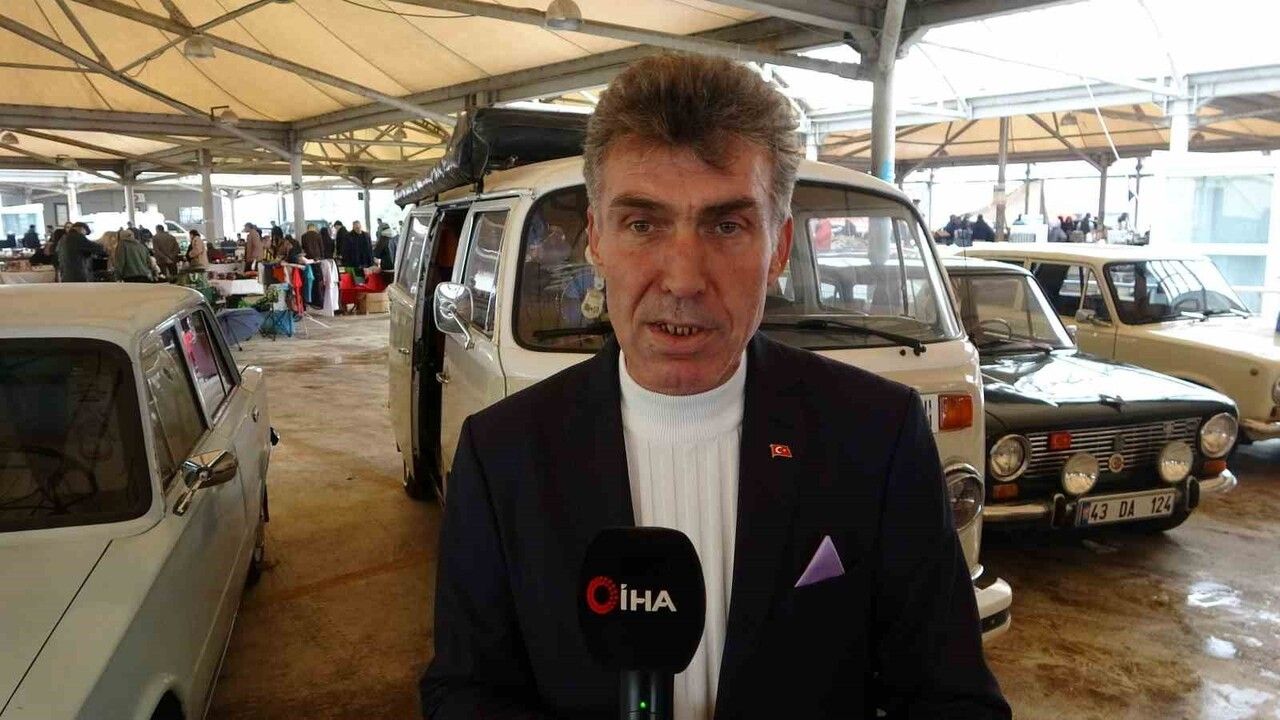 Kütahya 34. Antika Pazarı'nda Klasik Araba Sergisi Yoğun İlgi