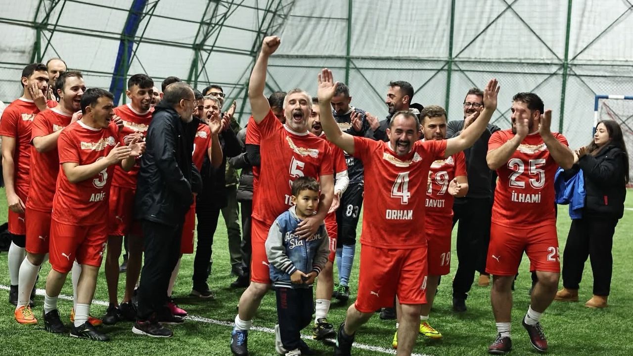 Kütahya Belediyesi Birimler Arası Futbol Turnuvası'nda Şampiyon Makine İkmal Bakım ve Onarım