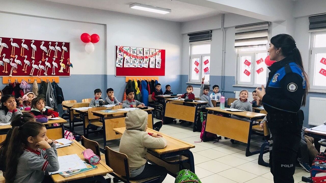 Kütahya'da Öğrencilere Güvenlik Eğitimi: 'Dumlupınar’da Parlayan Yıldızlar'