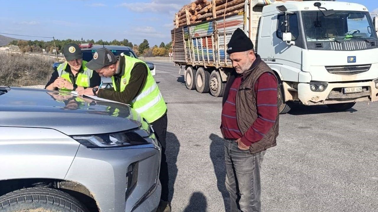 Kütahya'da Orman Emvali Yüklü Araçlara Eş Zamanlı Denetim