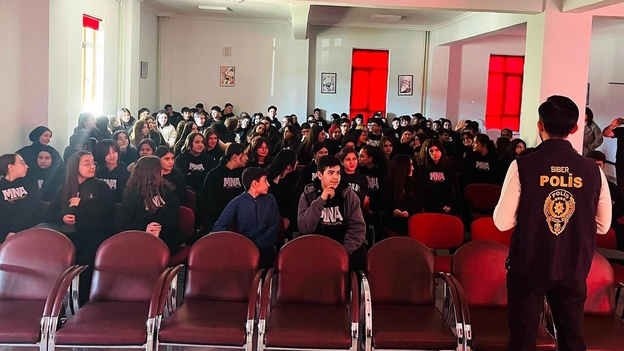 Kütahya'da SİBERAY'den Öğrencilere Siber Güvenlik Semineri