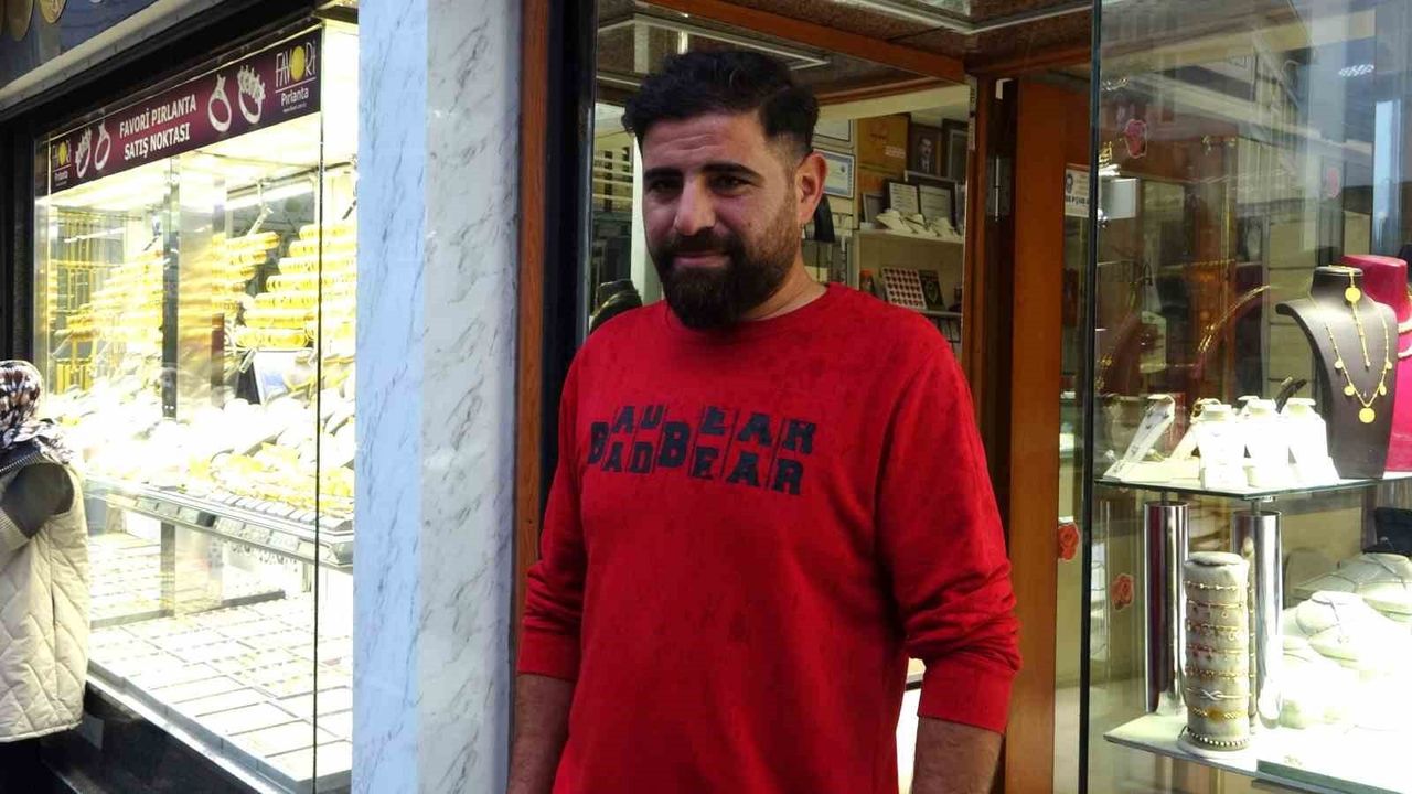 Kütahya'da Vatandaş Kuyumcunun 150 bin TL'lik Fazla Ödemesini İade Etti