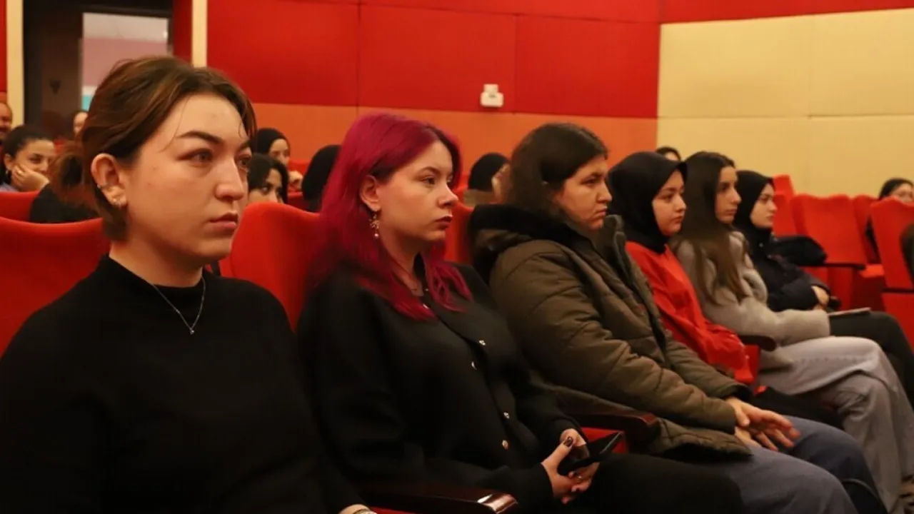 Kütahya DPÜ'de Temel Fotoğrafçılık Eğitimi