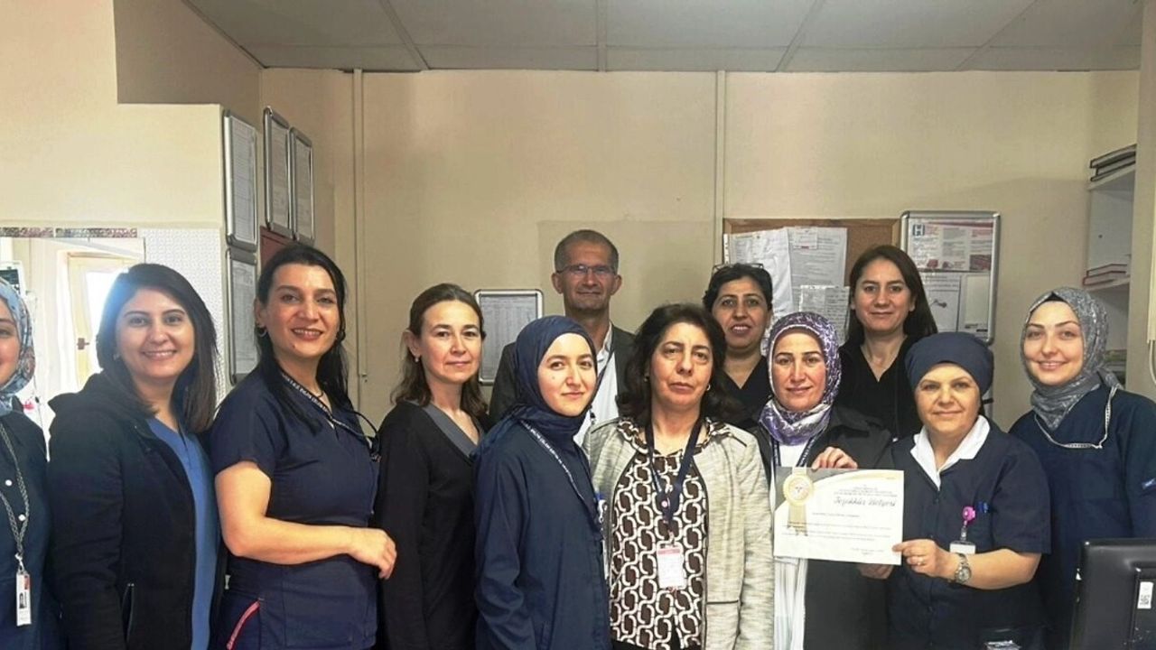 Kütahya Evliya Çelebi'de İnme Ünitesine Teşekkür Belgesi: 2025 El Hijyeni Başarısı