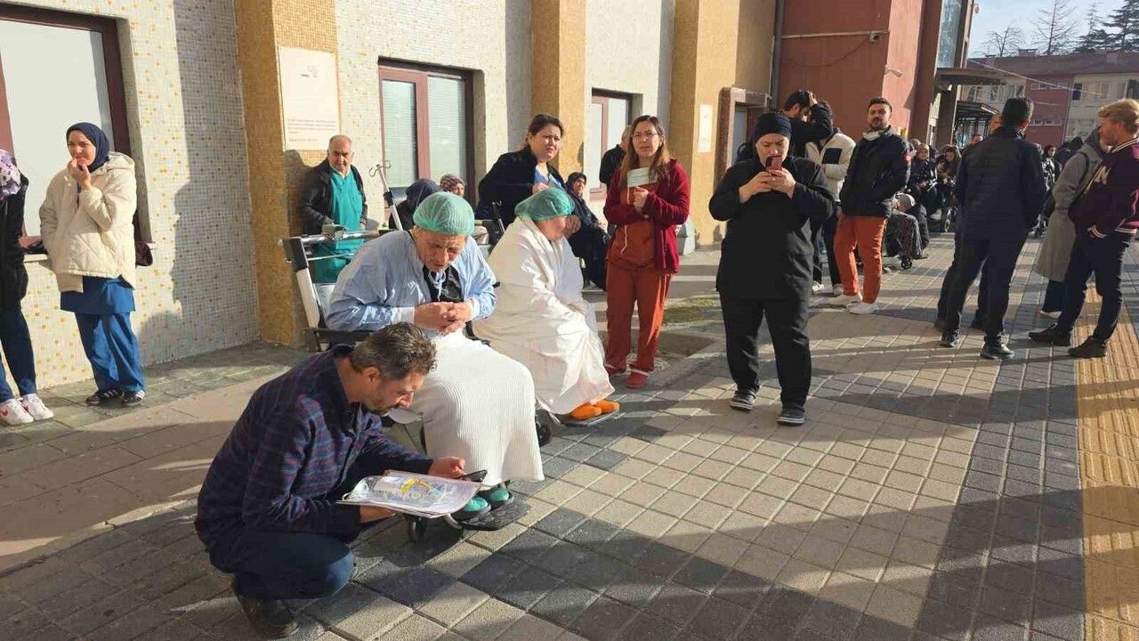 Kütahya Evliya Çelebi Hastanesi'nde Yangın: 6. Katta Tahliye, Can Kaybı Yok