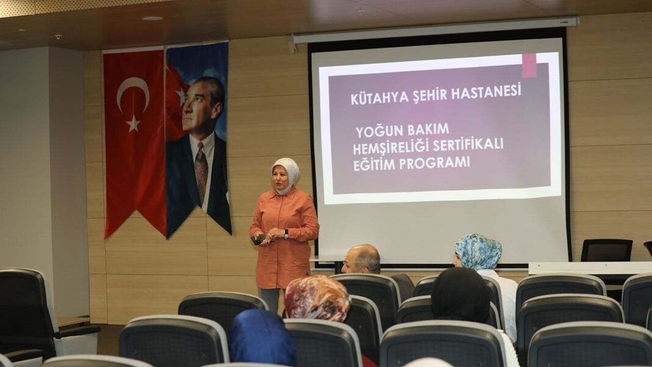 Kütahya Şehir Hastanesi'nde İlk Yoğun Bakım Hemşireliği Sertifikalı Eğitim Başladı