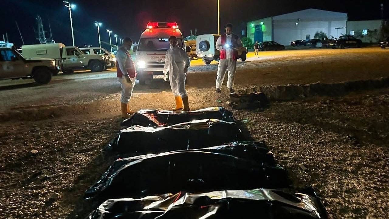 Libya'da iki tekne alabora oldu: 95 göçmenden en az 4 ölü