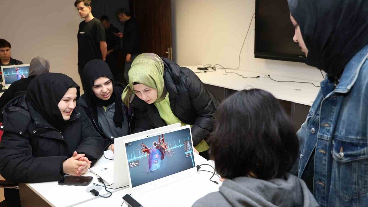 Liseli Gençler Düzce Üniversitesi'ni İnceledi — Safir Koleji Ziyareti