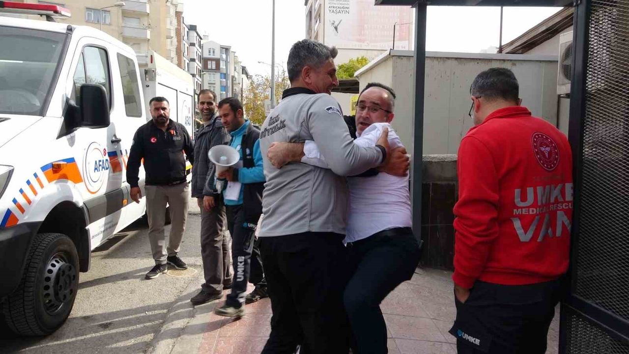 Lokman Hekim Van Hastanesi'nde Deprem Tatbikatı