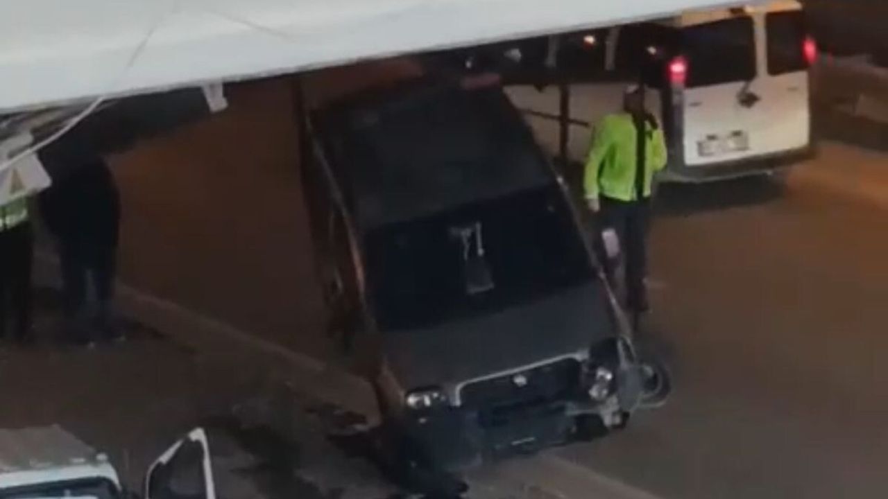 Malatya'da Alt Geçitte Kontrolden Çıkan Araç Refüje Çarptı: 1 Yaralı