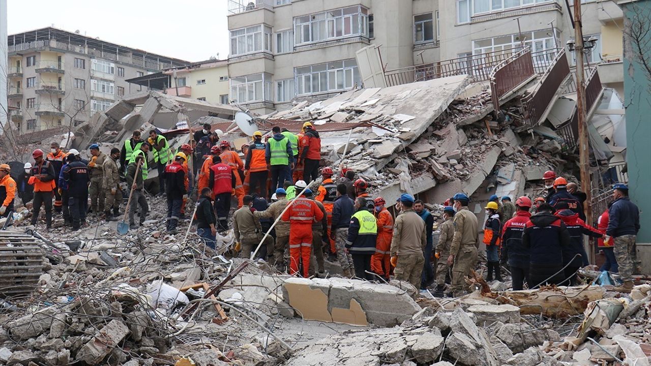 Malatya'da Güner Sitesi A1 Blok Davasında 7 Sanığa Hapis Cezası