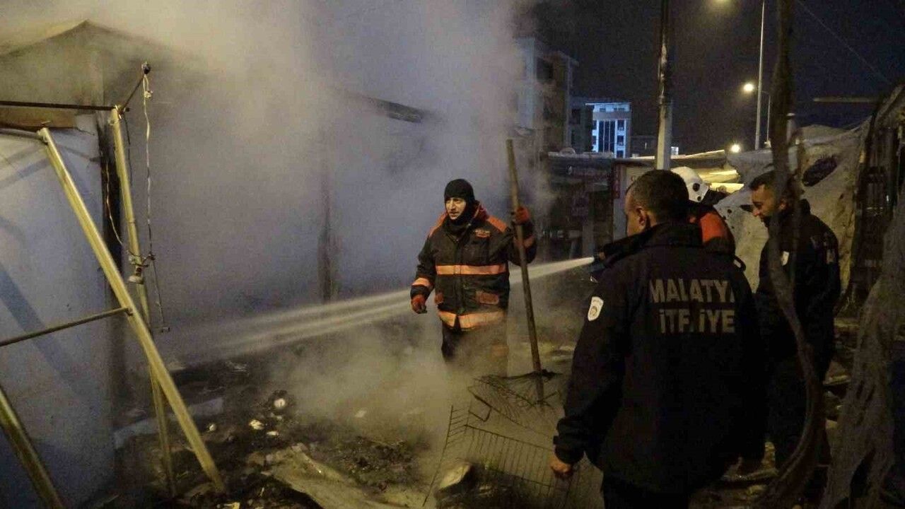 Malatya'da Konteyner Çarşıda Yangın: 1 Yaralı