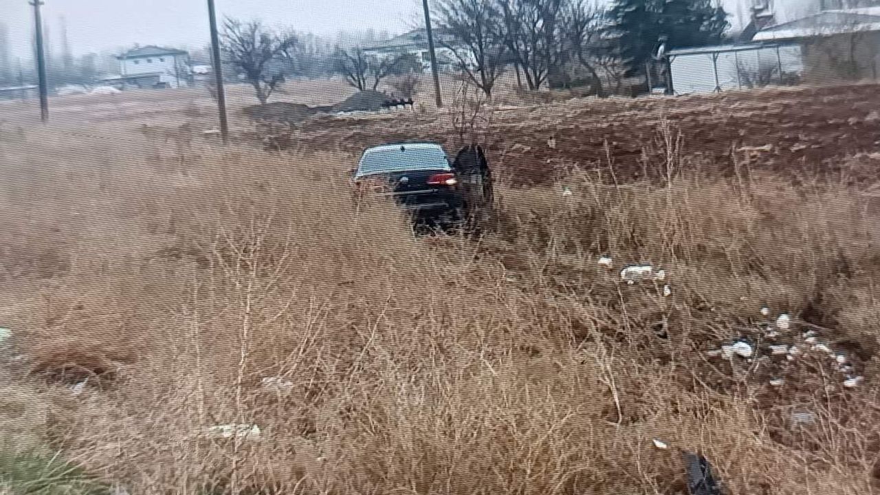 Malatya'da Otomobil Kontrolden Çıkarak Tarlaya Girdi: 4 Yaralı