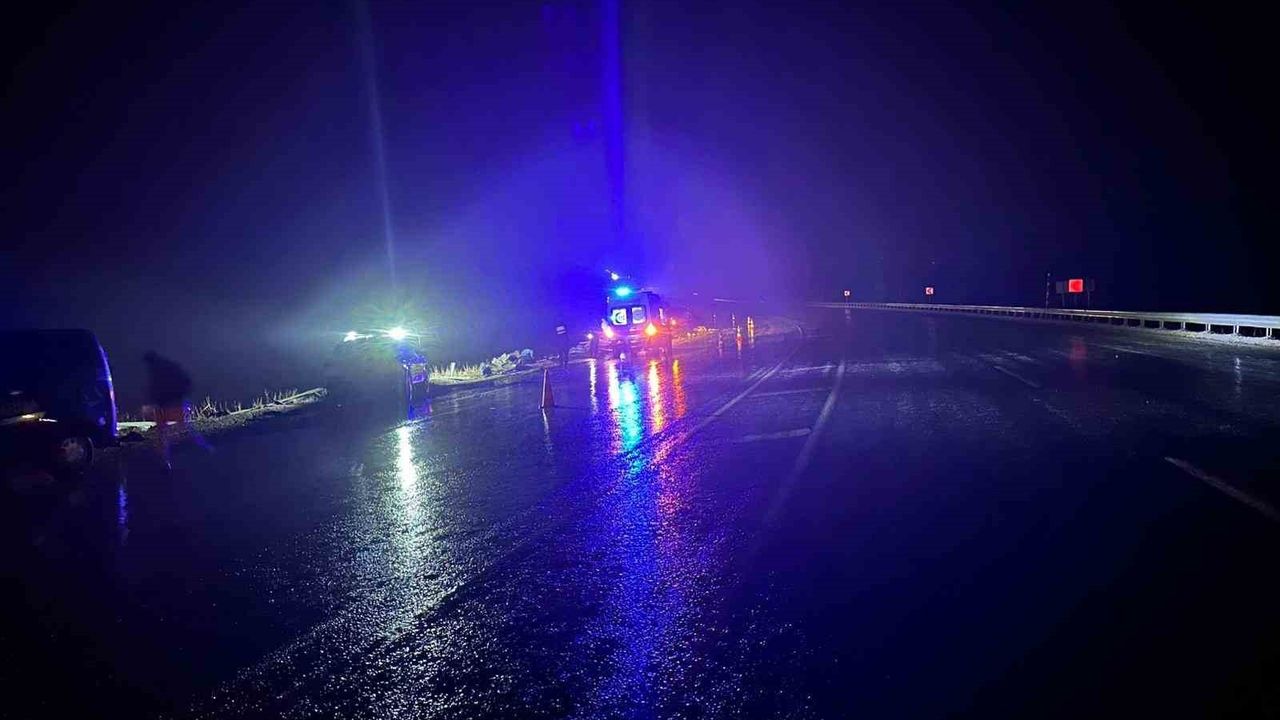 Malatya'da Şarampole Devrilen Çekici: Sürücü Yaşamını Yitirdi