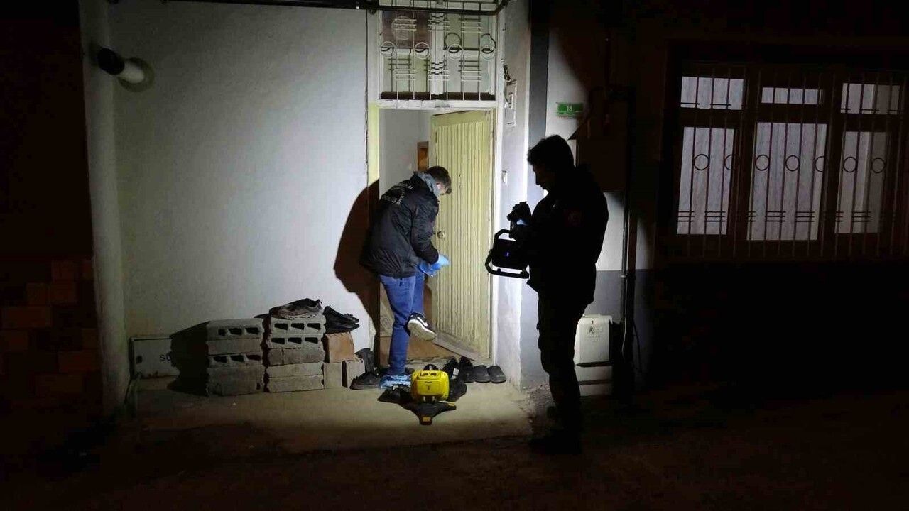 Malatya'da Sofra Bezi Silkelirken Düşen Kadın Kalbi Durdu, Yeniden Hayata Döndü