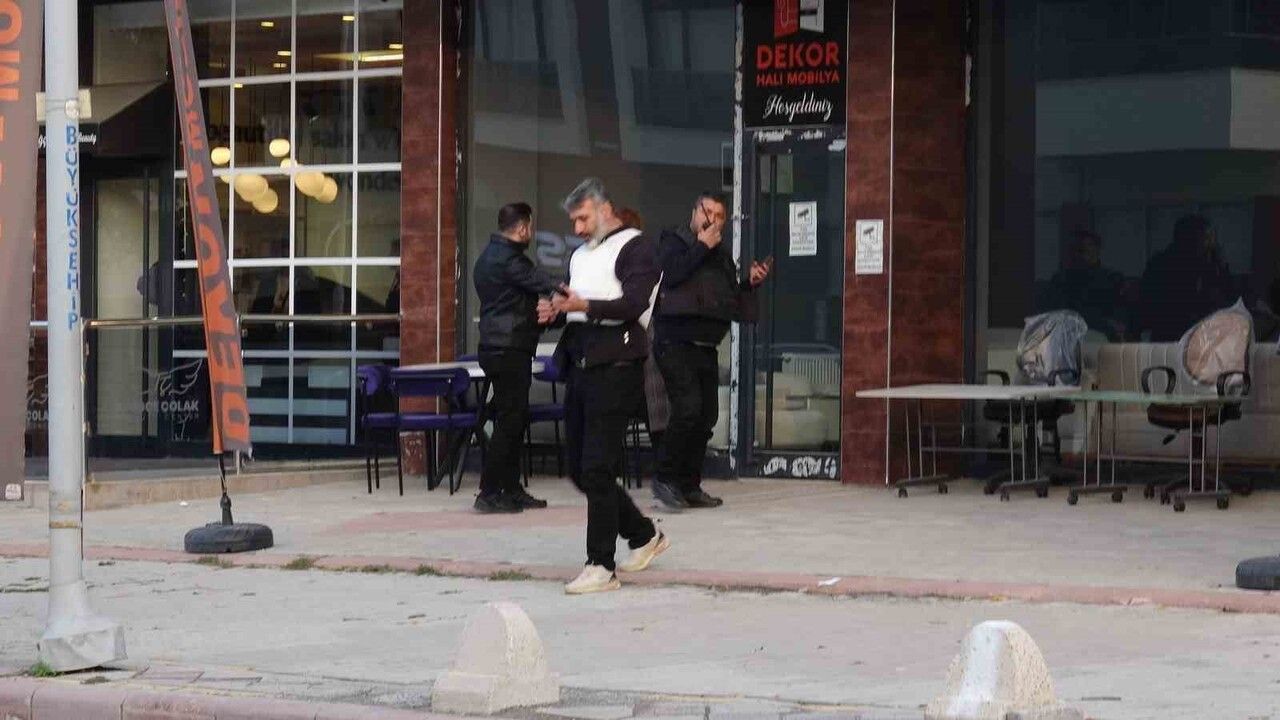 Malatya'da Tabancayla İntihar Girişimi: Polis Son Anda Müdahale Etti