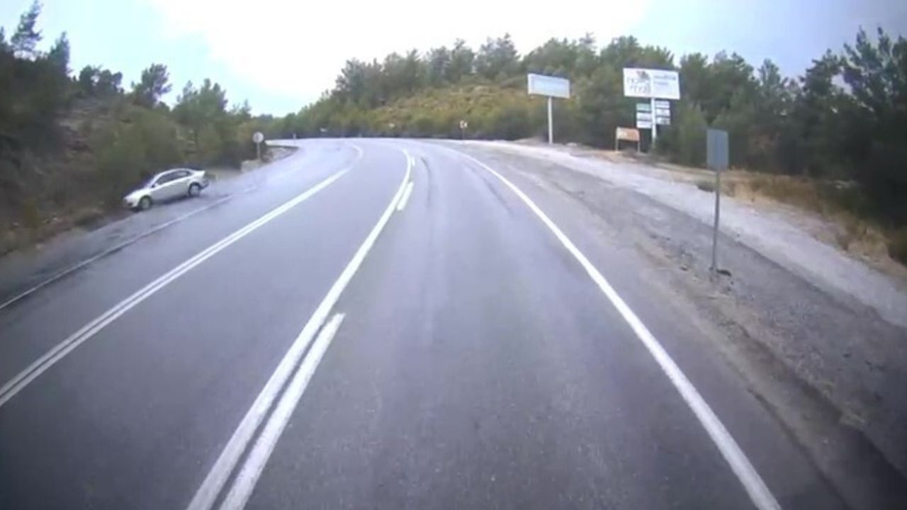 Manavgat D-695'te Yağış Nedeniyle Takla: 2 Yaralı