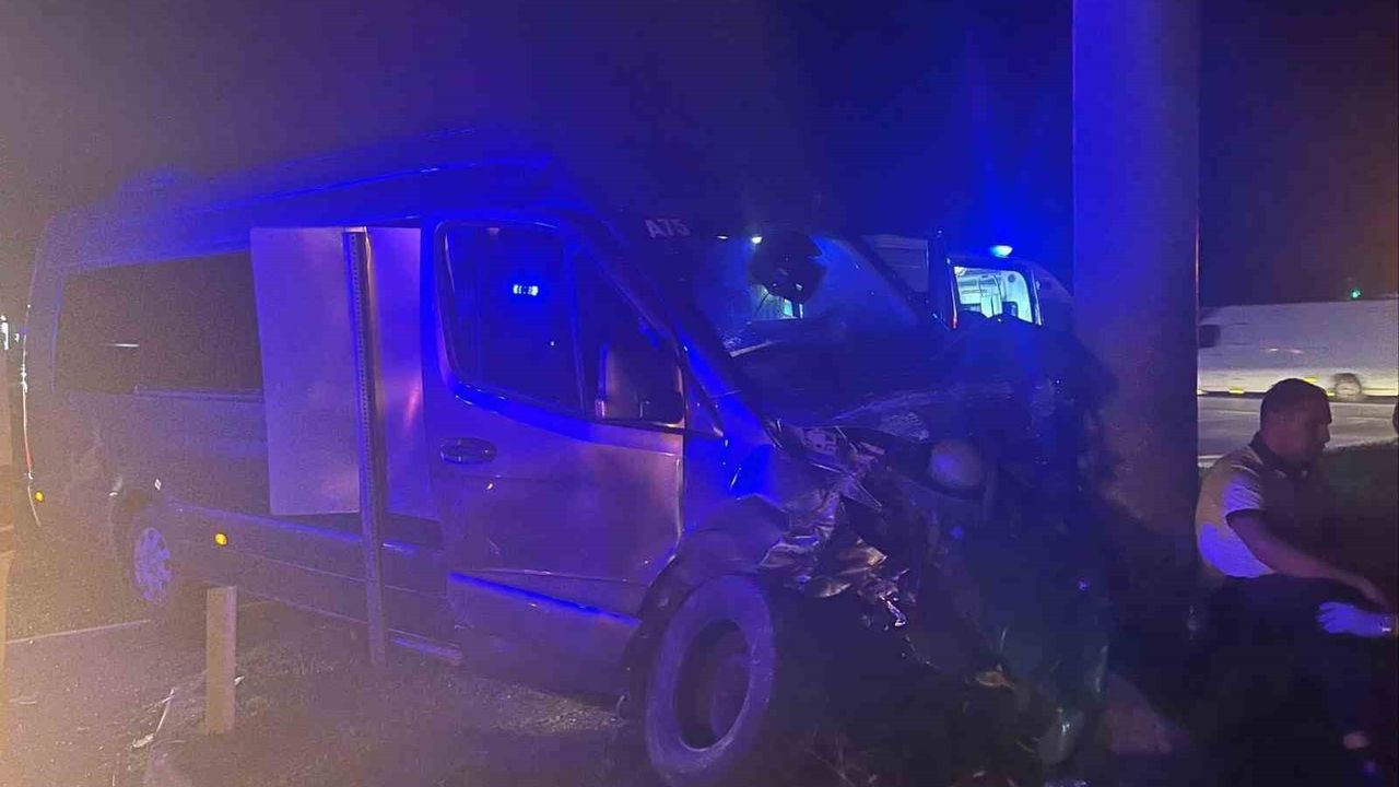 Manavgat'ta D-400'de Kaza: 4 Yaralı