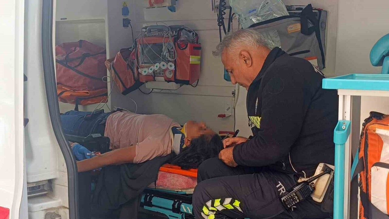 Manavgat’ta Fren Yapınca Devrilen Motosikletli Kadın Yaralandı