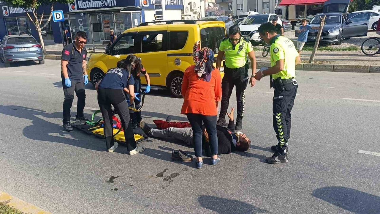 Manavgat'ta Motosiklet Devrildi: Sürücü ve Yolcu Yaralandı